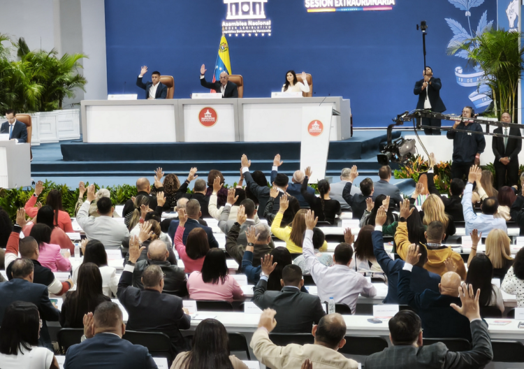 Dinorah Figuera llamó a ciudadanos, universidades e instituciones a incorporarse al proceso con el objetivo de fortalecer la participación de la sociedad civil | Foto: Asamblea Nacional