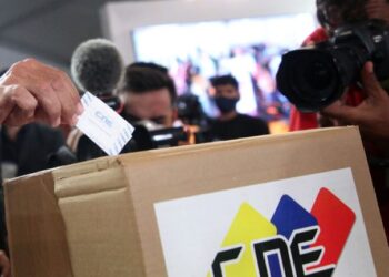 Activistas piden a mesa de diálogo elección «inmediata» de nuevo ente electoral venezolano