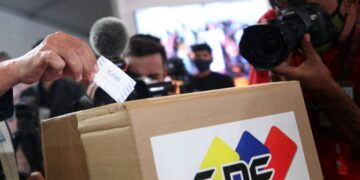 Activistas piden a mesa de diálogo elección «inmediata» de nuevo ente electoral venezolano