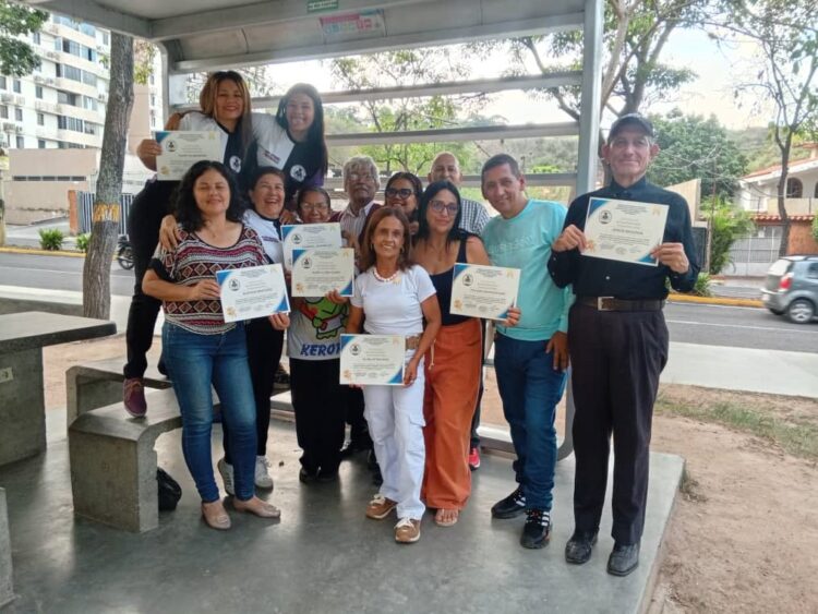 Grupo de cursantes del Taller