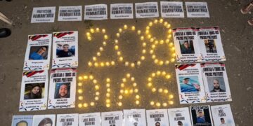 Familiares de presos políticos cumplieron 208 días de vigilia frente a El Rodeo I