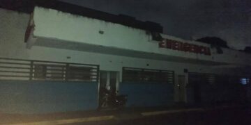 Táchira / Con luz de celulares atienden a pacientes en Hospital Padre Justo de  Rubio