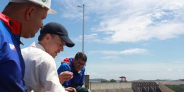 John Barrett visitó la represa del Guri para definir una ruta de modernización del sistema eléctrico