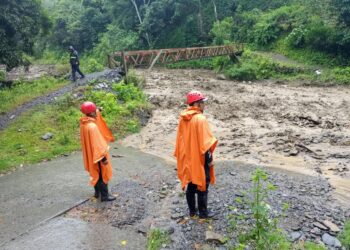 En los Pueblos del Sur | Protección Civil despliega maquinaria y funcionarios ante crecida de ríos