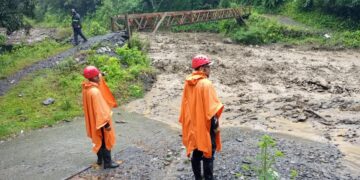 En los Pueblos del Sur | Protección Civil despliega maquinaria y funcionarios ante crecida de ríos