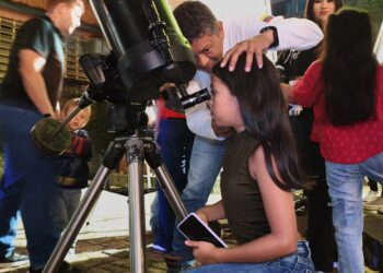 Merideños contemplaron eclipse durante jornada de observación astronómica