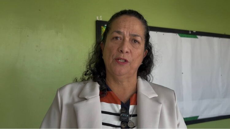 Gladys Chacón, presidenta del Colegio de Licenciados del estado Táchira, denuncia persecución a mujeres docentes. Foto: Mariana Duque