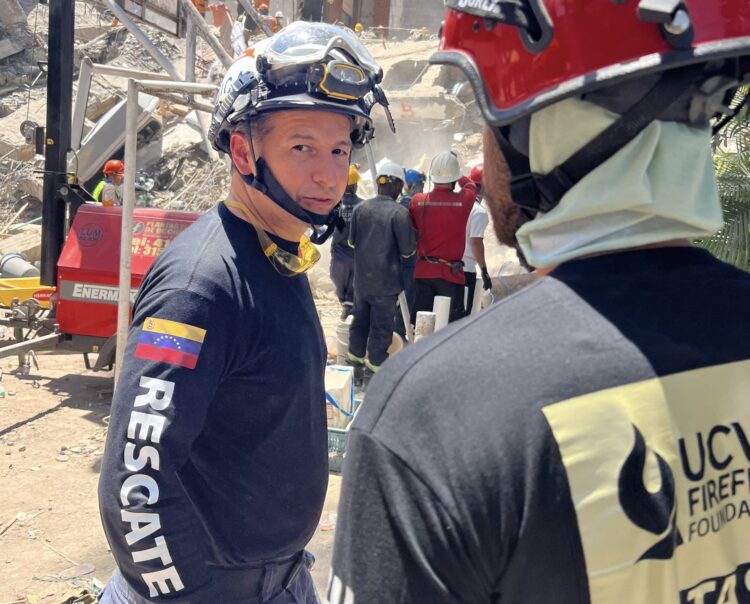 Francisco D´Elia cumple labores de rescate en La Guaira y apoyó terremotos en Colombia. Foto: cortesía
