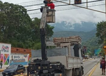 Rehabilitan sistema de semaforización en Mérida