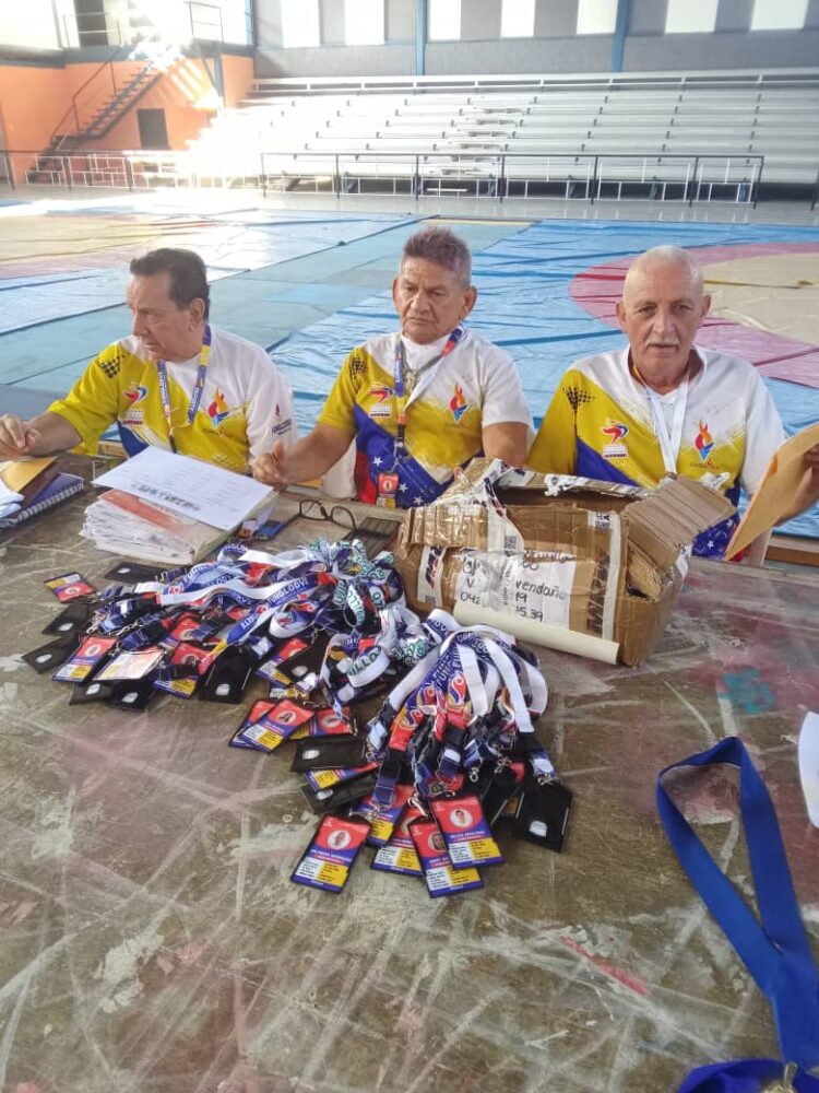 El lote de credenciales fue entregado ayer a la gran mayoría de afiliados regionales.