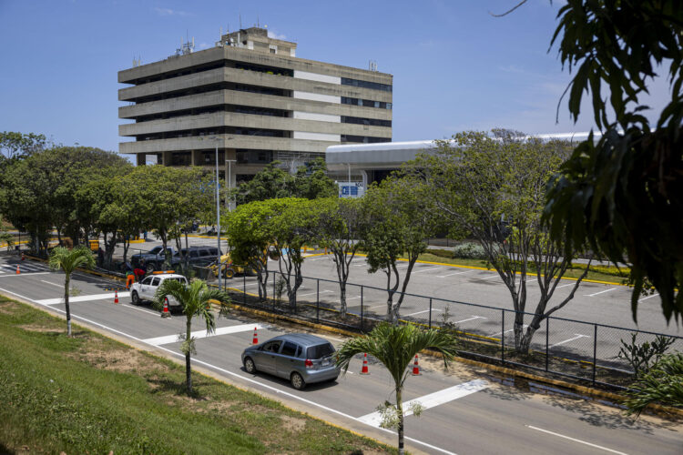 Fotografía que muestra el edificio administrativo del Aeropuerto Internacional Simón Bolívar este 24 de agosto de 2026, en Maiquetia (Venezuela). EFE/ Miguel Gutiérrez