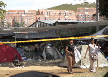 Unas 200 familias duermen en carpas en Cali temerosas de volver a sus casas tras terremoto