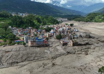 Recuperan 95 cadáveres tras la riada en Nepal y 484 turistas siguen sin contacto