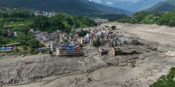 Recuperan 95 cadáveres tras la riada en Nepal y 484 turistas siguen sin contacto