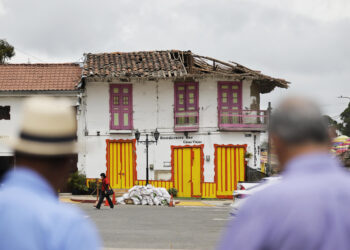 Corazón turístico del Eje Cafetero colombiano busca recuperar a visitantes tras terremoto