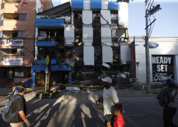 Cali decreta toque de queda y militarización de la ciudad tras terremoto de magnitud 7,4