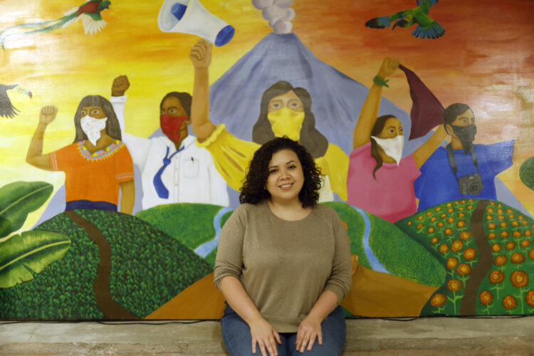 La subdirectora de Comunidad y Acompañamiento de Casa Centroamérica, Amarilis Eunice, posa durante una entrevista con EFE este viernes, en la Ciudad de México (México). EFE/ Sáshenka Gutiérrez