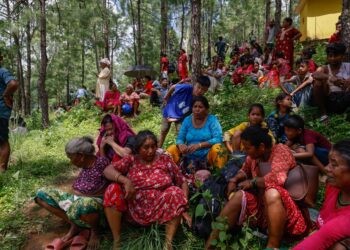 Riada en Nepal: casi 600 muertos, 2.500 desaparecidos y China retoma labores de rescate