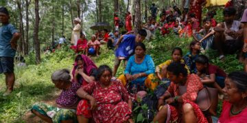 Riada en Nepal: casi 600 muertos, 2.500 desaparecidos y China retoma labores de rescate