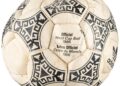 El balón de la «Mano de Dios» de Maradona se subasta por más de 3 millones de dólares