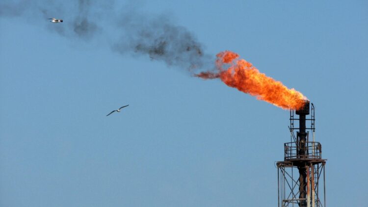 Imagen de archivo de una plataforma petrolífera en el Mar Negro cerca de Constanta en Rumanía. EFE/Str