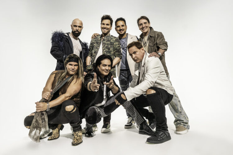 Fotografía cedida por The Exclusive Agency donde aparecen los exintegrantes del la 'boy band' Menudo quienes anunciaron una gira que emprenderán el 4 de diciembre en Hollywood (Florida) y terminarán el 12 en San Juan (Puerto Rico). EFE/ The Exclusive Agency