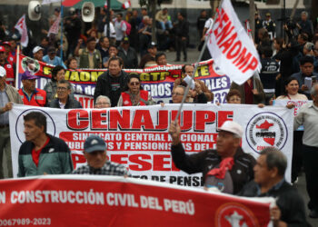 El mayor gremio sindical de Perú advierte que no aceptará recortes en derechos laborales