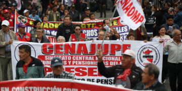 El mayor gremio sindical de Perú advierte que no aceptará recortes en derechos laborales