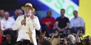 Lula promete invertir más en defensa para que «nadie invada el país» al lanzar su candidatura presidencial