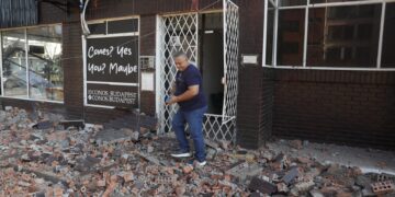 Un temblor de magnitud 7,4 sacude Colombia con graves daños materiales en varias ciudades