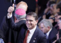 El Senado de EE.UU. confirma a Todd Blanche, exabogado de Trump, como fiscal general