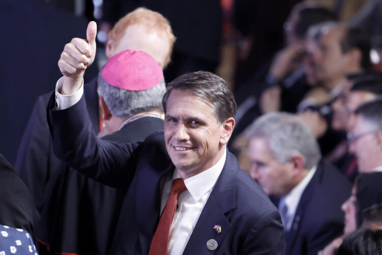 El nuevo fiscal general de Estados Unidos, Todd Blanche, asistiendo el viernes 7 de agosto de 2026 a la ceremonia de investidura del presidente electo de Colombia, Abelardo de la Espriella, este viernes en Cali (Colombia). EFE/ Mauricio Dueñas Castañeda