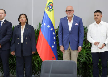 Chavismo y oposición acuerdan un primer ciclo de diálogo hasta el 12 de agosto