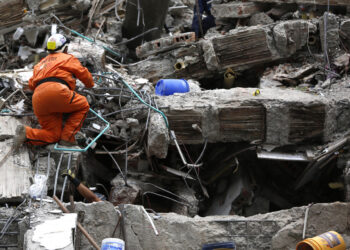 Pasadas 72 horas desde el terremoto en Colombia, la «ventana de vida» se hace más estrecha