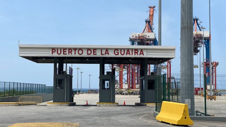 Solo 100 agentes aduaneros están operativos de un total de 1.200, lo cual evidencia una disminución en las importaciones y exportaciones | Foto: Archivo