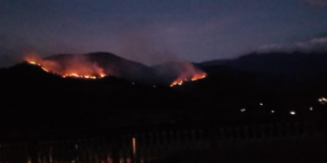 Cuerpos de seguridad y vecinos luchan contra incendio forestal que sucumbe cerros de Carache desde hace cinco días