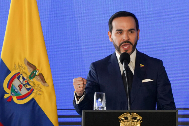 El presidente de Colombia, Abelardo de la Espriella, habla en la Reunión de Alcaldes 2026 del Banco Interamericano de Desarrollo (BID) donde aseguró que "la paz verdadera se construye con la fuerza de las armas y las leyes de la República" y ratificó que derrotará al crimen sin diálogo, ya sea "por la razón o por la fuerza", este miércoles, en Bogotá (Colombia). EFE/ Pablo R. Seco