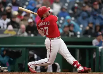 Andrés Chaparro cerró a lo grande su mejor temporada en la MLB con par de jonrones
