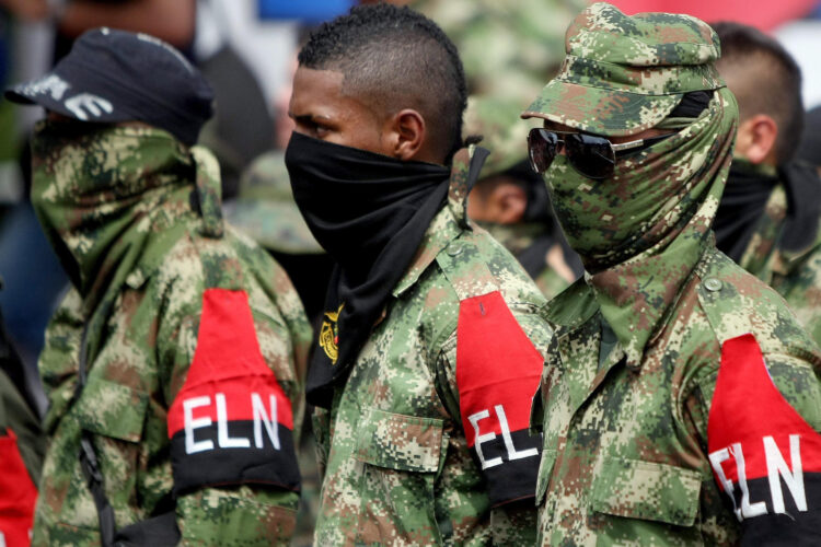 Fotografía de archivo de integrantes de la guerrilla Ejército de Liberación Nacional (ELN) . EFE/Christian Escobar Mora