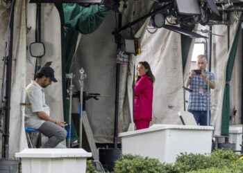 Los tres medios de comunicación vetados por Trump le demandan