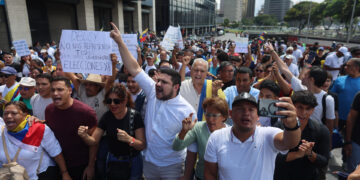 Protestas en Venezuela cobran fuerza por fallas eléctricas, bajos salarios y demandas políticas