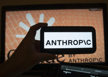 Dimite un ingeniero de Anthropic porque su compañía y OpenAI juegan «con nuestras vidas»