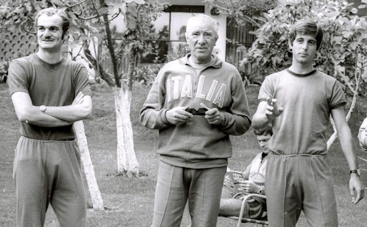 Foto de archivo de Sandro Mazzola (i) junto al entrenador de la selección italiana de fútbol Ferruccio Valcareggi (c) y Gianni Rivera, protagonistas los tres durante el Mundial de México 1970.EFE/- SOLO USO EN BLANCO Y NEGRO
[B/W ONLY]