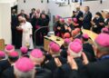 El papa pide a los obispos franceses «máxima vigilancia» ante la lacra de los abusos