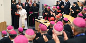 El papa pide a los obispos franceses «máxima vigilancia» ante la lacra de los abusos