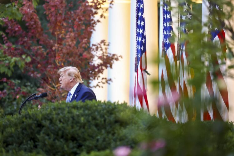 El presidente de los Estados Unidos, Donald Trump, en el Jardín de las Rosas de la Casa Blanca en Washington D. C., Estados Unidos, el 17 de septiembre de 2026. EFE/EPA/JIM LO SCALZO / POOL