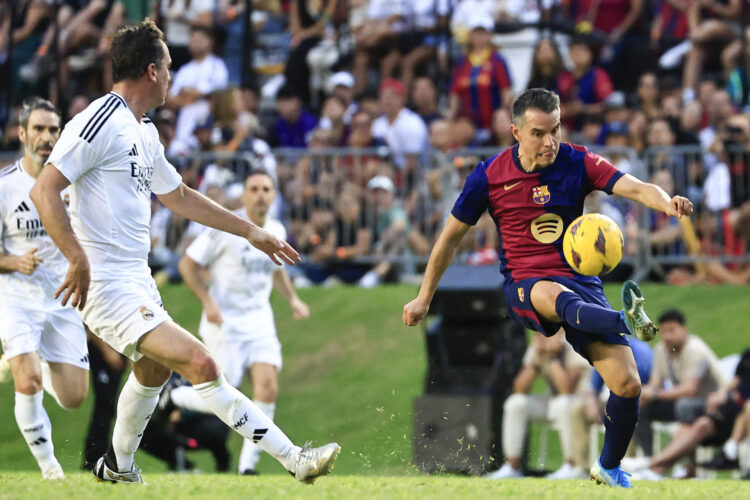 El Barcelona-Real Madrid de la décima jornada de LaLiga EA Sports, el primer clásico español del curso 2026-27, se disputará el domingo 25 de octubre a las 21:00 horas en el Spotify Camp Nou, según ha confirmado este martes la competición. EFE/ Thais Llorca/Archivo