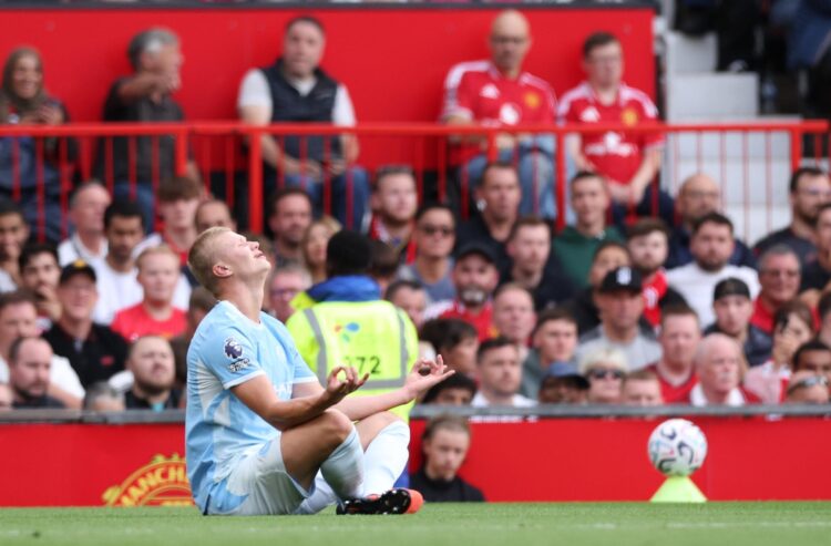 El jugador noruego Erling Haaland celebra el 0-1 durante el partido de la Premier League que han jugadon Manchester United y Manchester City, en Manchester, Reino Unido. EFE/EPA/ADAM VAUGHAN
