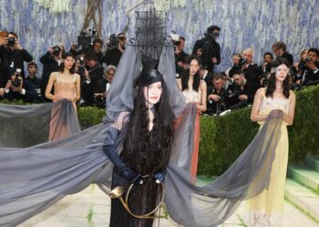 Madonna vuelve a actuar en los VMAs veintitrés años después del beso con Spears y Aguilera