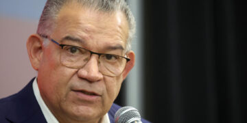 Opositor Enrique Márquez exige al Gobierno un plan para recuperar el sistema eléctrico